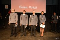 Czterech policjantów, którzy otrzymali nominacje na wyższy stopień służbowy