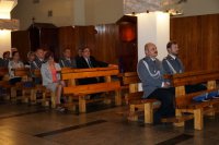 Kierownictwo i pracownicy komendy w trakcie uczestnictwa we Mszy Świętej.