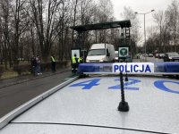policjanci współpracują z ITD w trakcie kontroli pojazdów w Jaworznie.