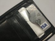 portfel a w nim karty bankomatowe