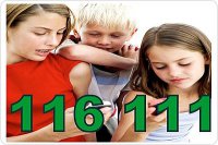 numer telefonu zaufania dla dzieci 116 111 a w tle dzieci i dorosła kobieta